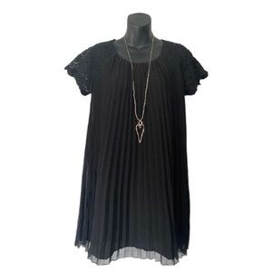 Romeo & Juliet Couture Black pleated dress sz.Med